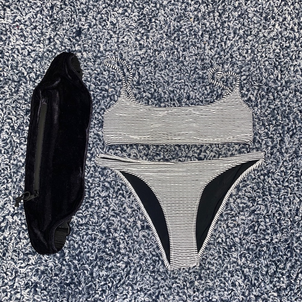 Triangl Lyla B&W Striped small DO NOT BUY